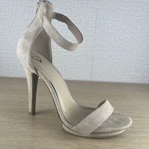 Qupid Nude Suede Ankle Strap Stiletto Heels Platform Sandals Womens 8